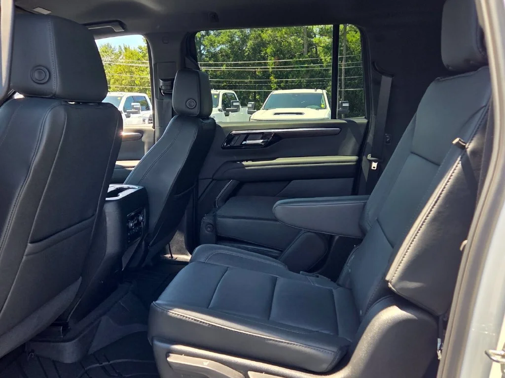 Used 2026 Summit White Chevrolet LT image 6
