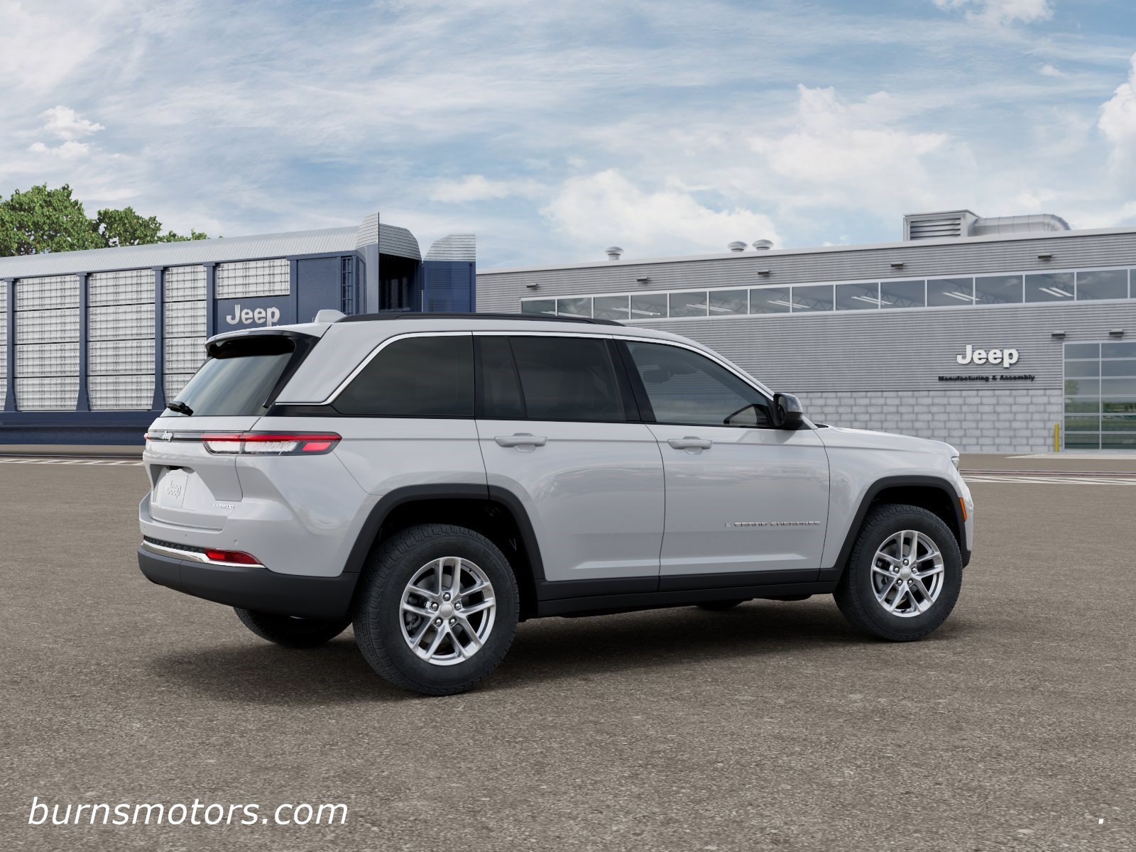 New 2026 Bright White Clear-Coat Exterior Paint Jeep Laredo image 4