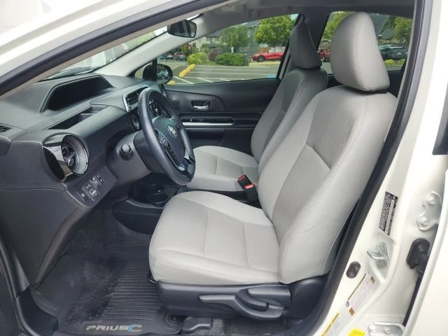 Used 2018  Toyota Four image 13