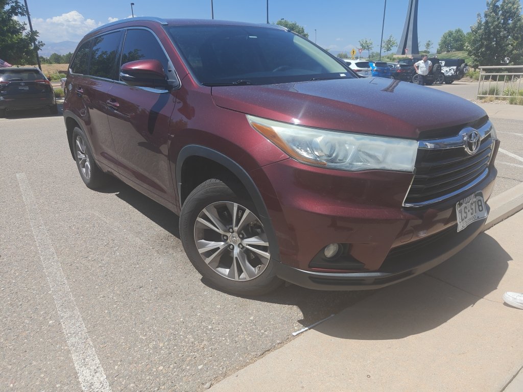 Used 2015 Ooh La La Rouge Mica Toyota XLE image 2