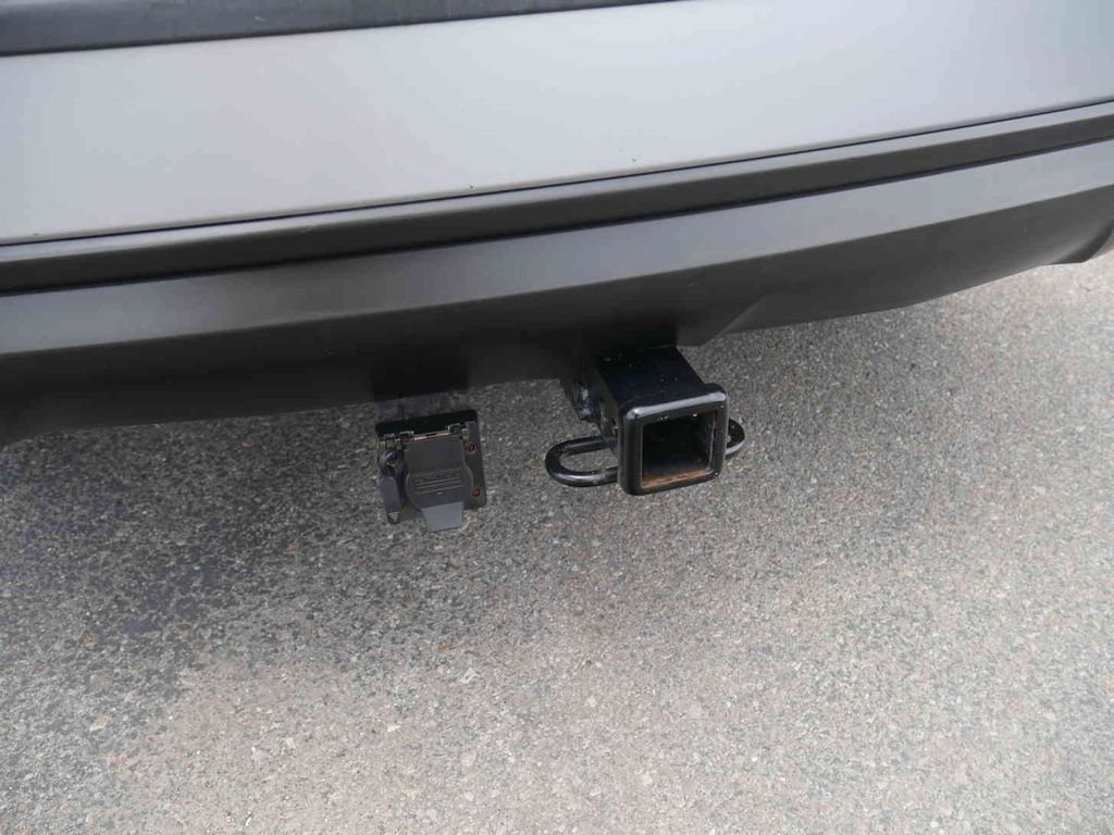 Used 2018 Silver Subaru 2.5i Premium image 9