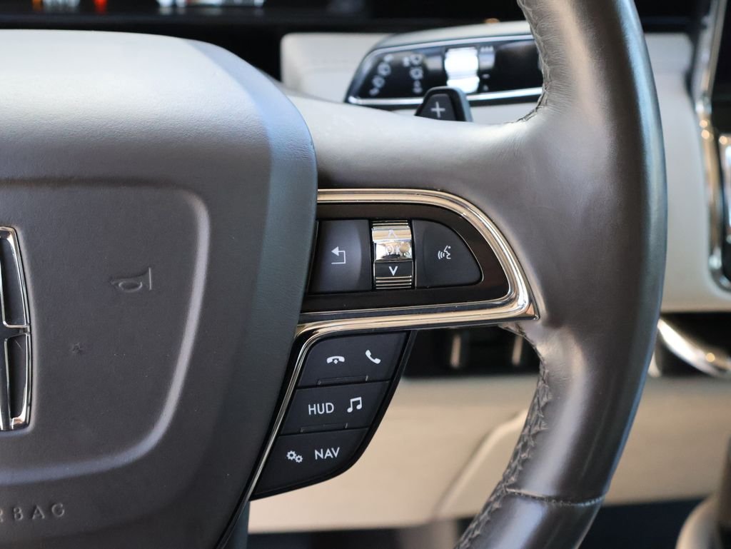 Used 2020 White Lincoln Reserve image 37