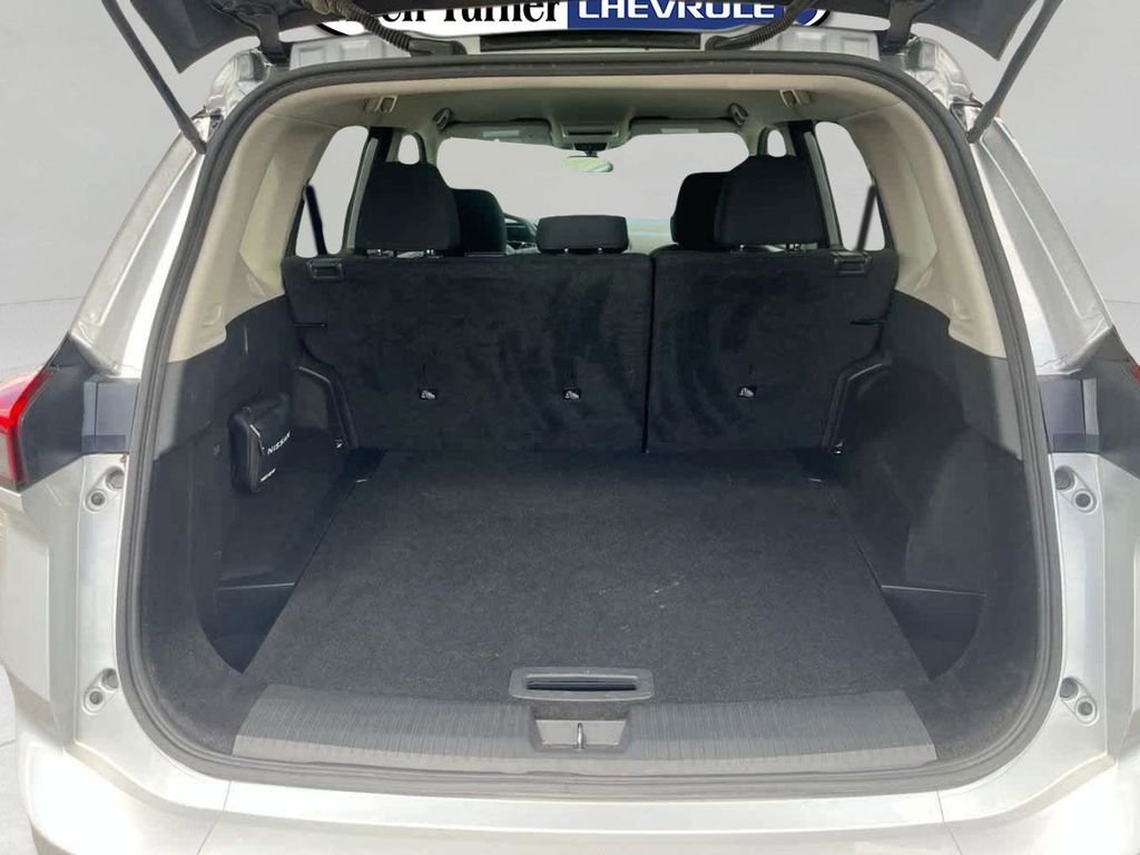 Used 2024 Silver Nissan S image 7