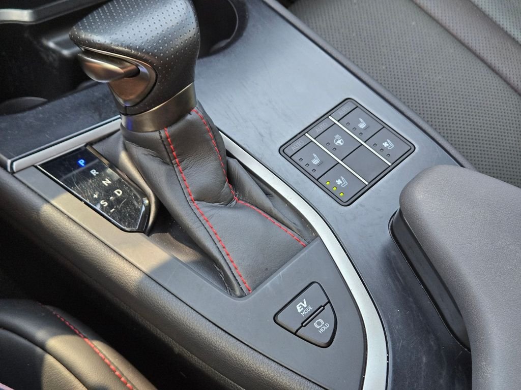 Used 2023 Silver Lexus UX 250h F SPORT Handling image 28