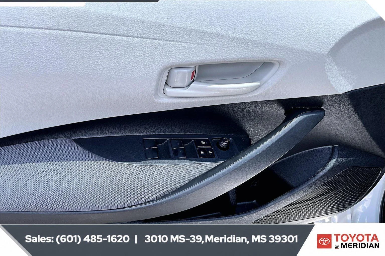 Used 2023 Ice Cap Toyota LE image 17