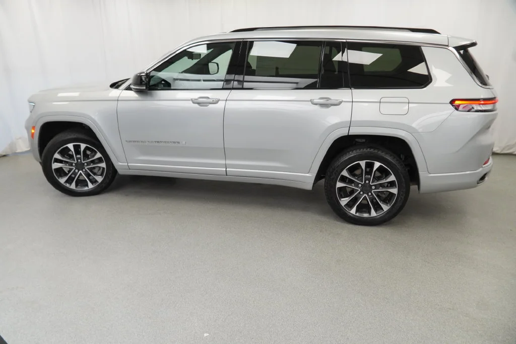 Used 2021 Silver Jeep Overland image 6