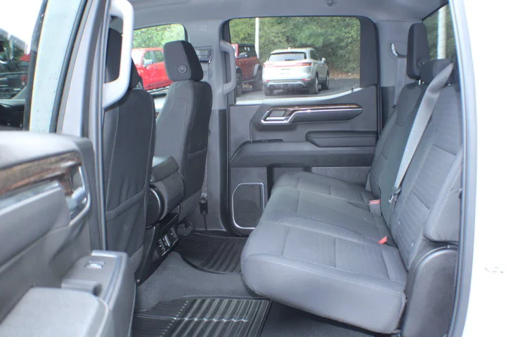 Certified Used 2023 SUMMIT WHITE GMC SLE image 18