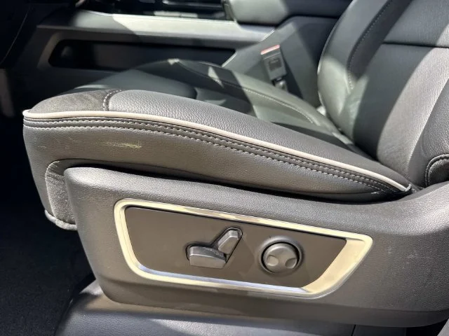 New 2027 Serrano-Green Metallic Exterior Paint RAM Laramie image 39