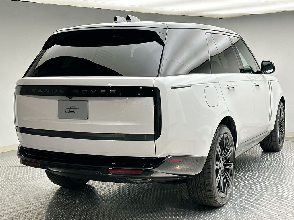 New 2026 Fuji White Land Rover SE image 3