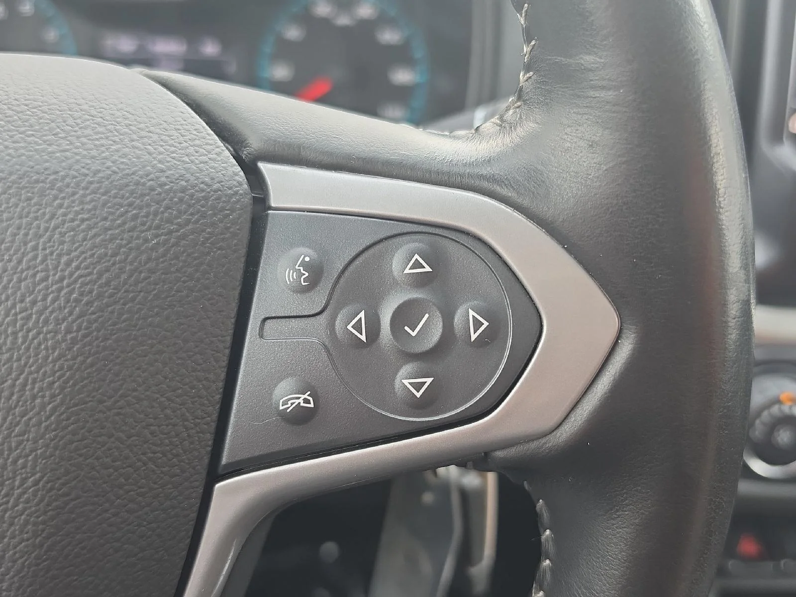 Used 2022 White Chevrolet 4WD LT image 18