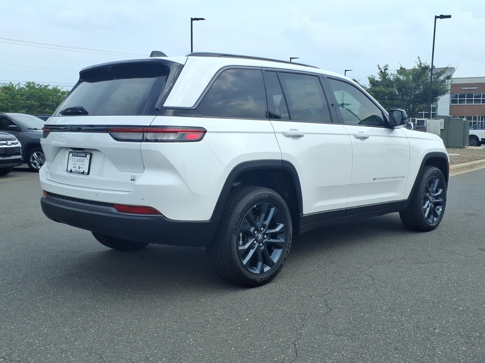 New 2026 Bright White Clear-Coat Exterior Paint Jeep 85th Anniversary Edition image 2