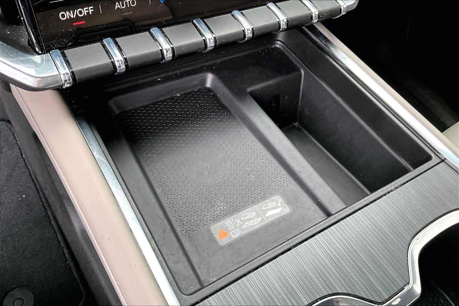 Used 2025 WHITE GMC FWD Elevation image 31