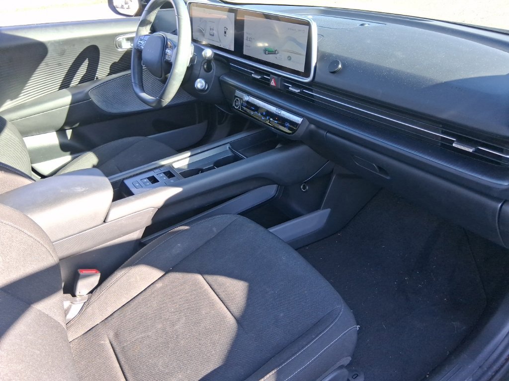 Used 2023 Green Hyundai SE image 15