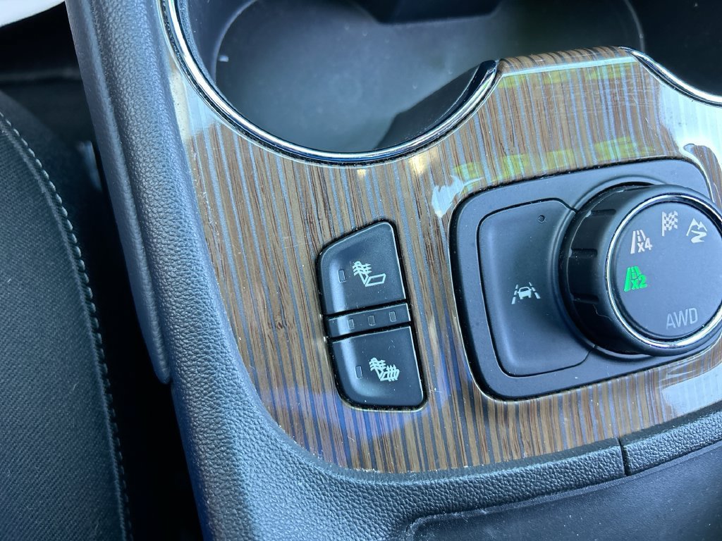 Used 2023 ULTRA BLUE METALLIC GMC SLE image 30