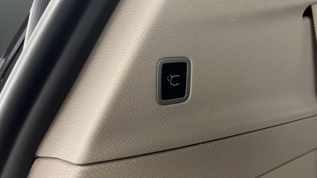 Used 2024 Silver Mist Clearcoat Chrysler Touring L image 30