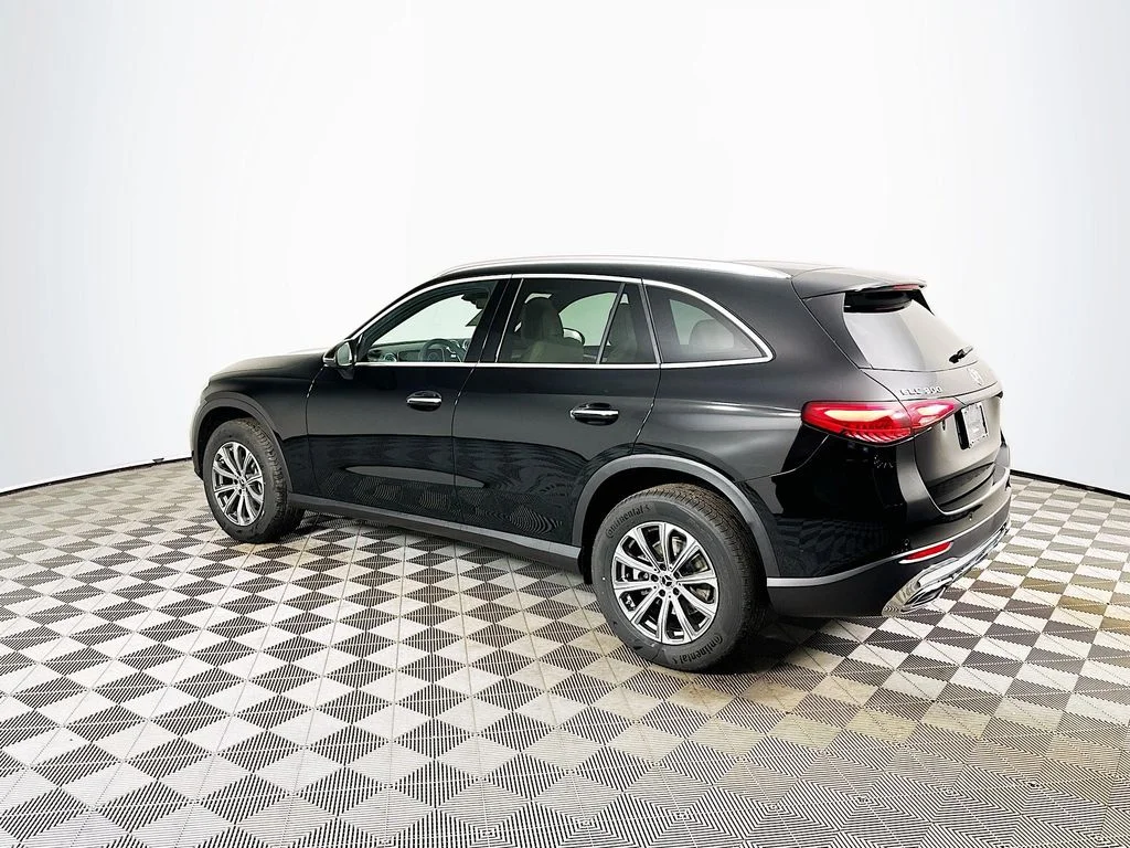 Used 2026 Black Mercedes-Benz GLC 300 image 4