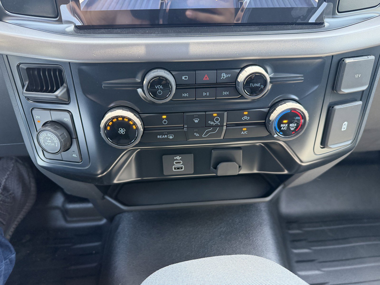 New 2026 Carbonized Gray Metallic Ford XL image 25