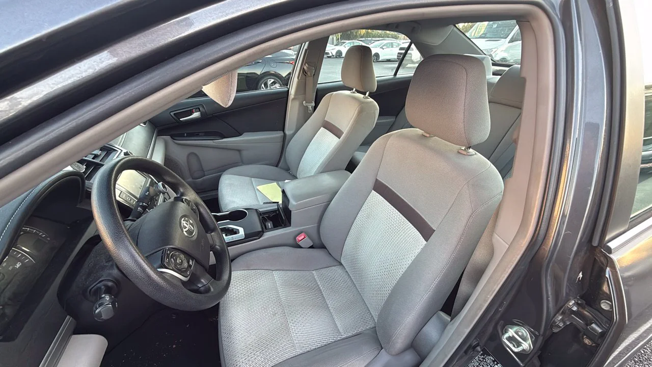 Used 2014 Gray Toyota LE image 3