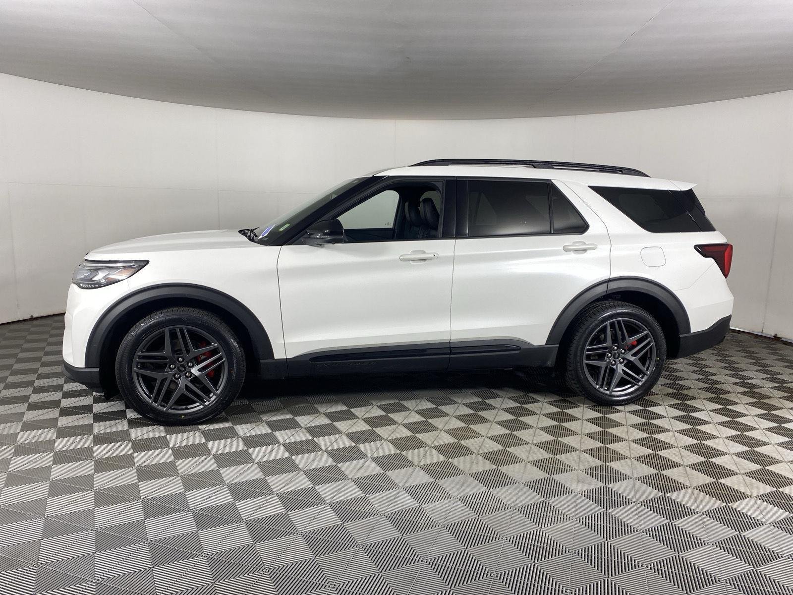 Used 2025 Star White Metallic Tri-Coat Ford ST image 7