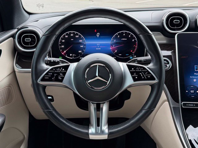 Used 2023  Mercedes-Benz GLC 300 image 13