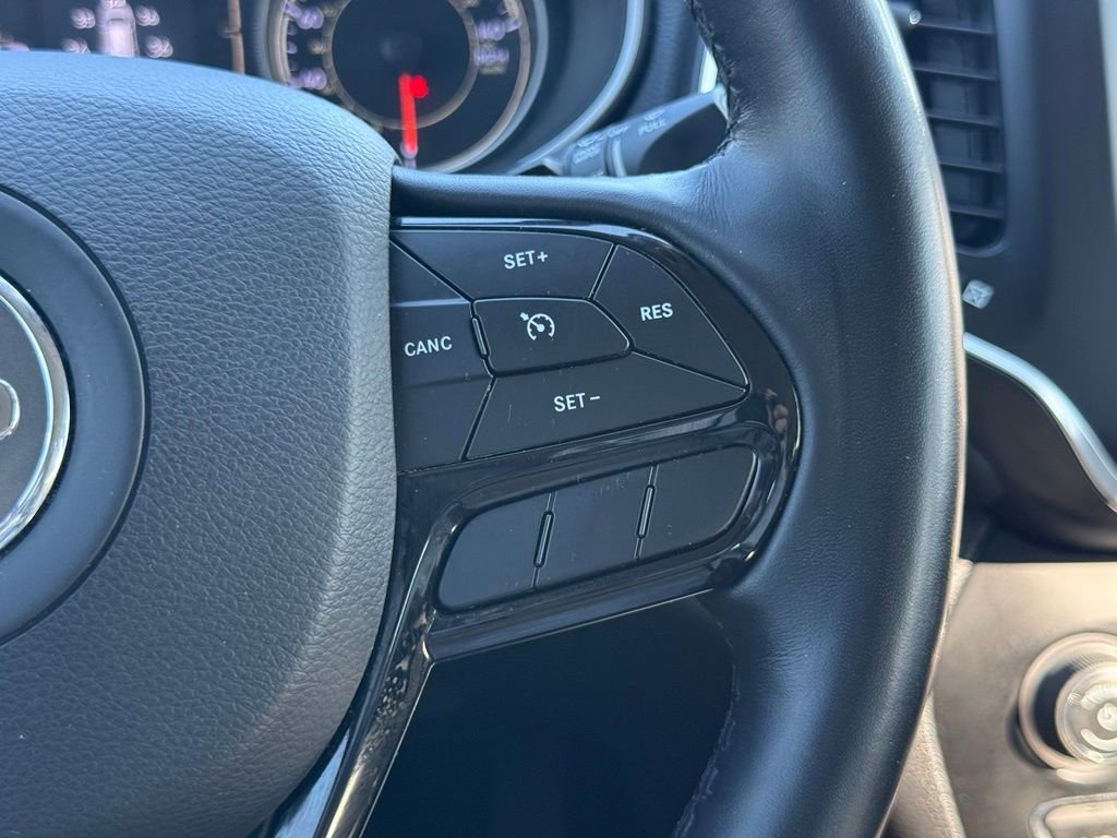 Used 2020 Red Jeep Latitude Plus image 31