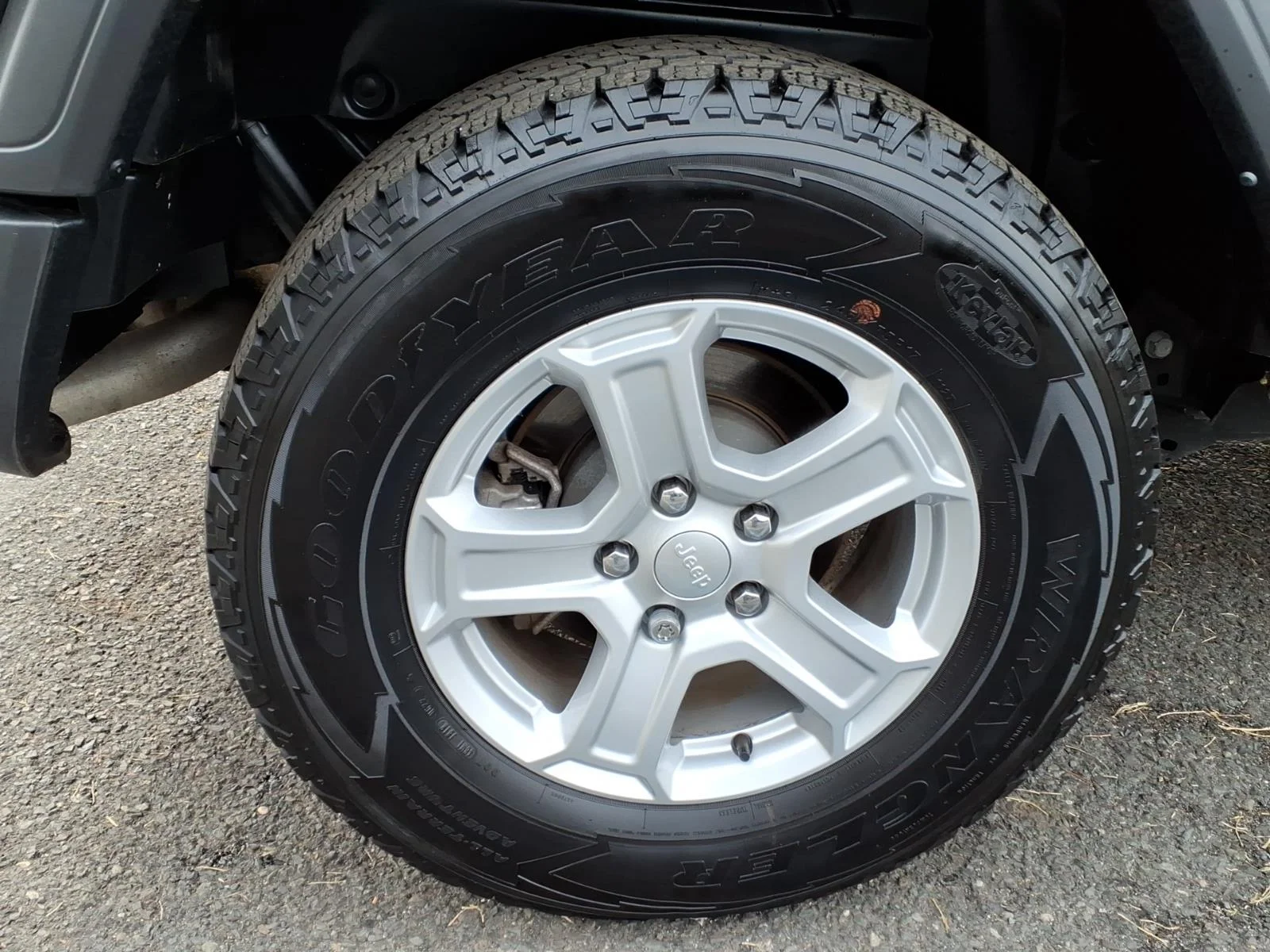 Used 2022 Sting-Gray Clear Coat Jeep Sport S image 12