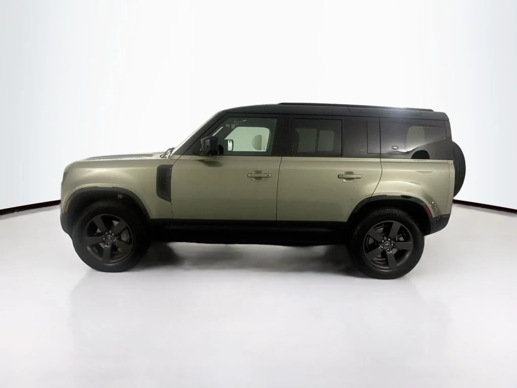 Used 2023 Green Land Rover X-Dynamic SE image 8