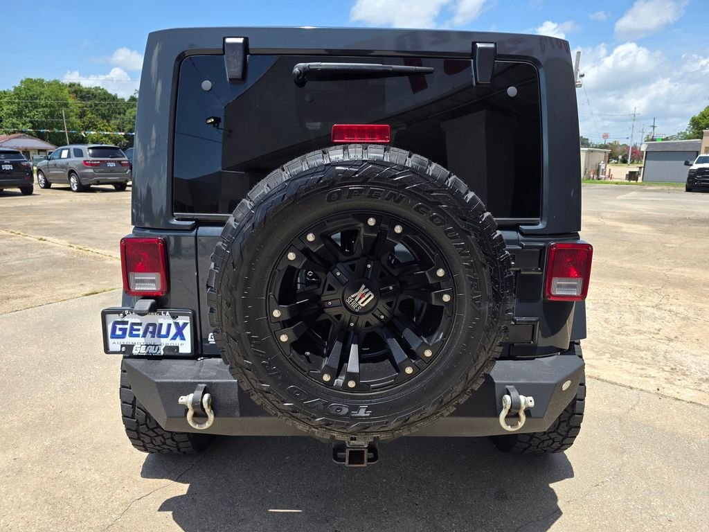 Used 2017 Gray Jeep Unlimited Rubicon image 3