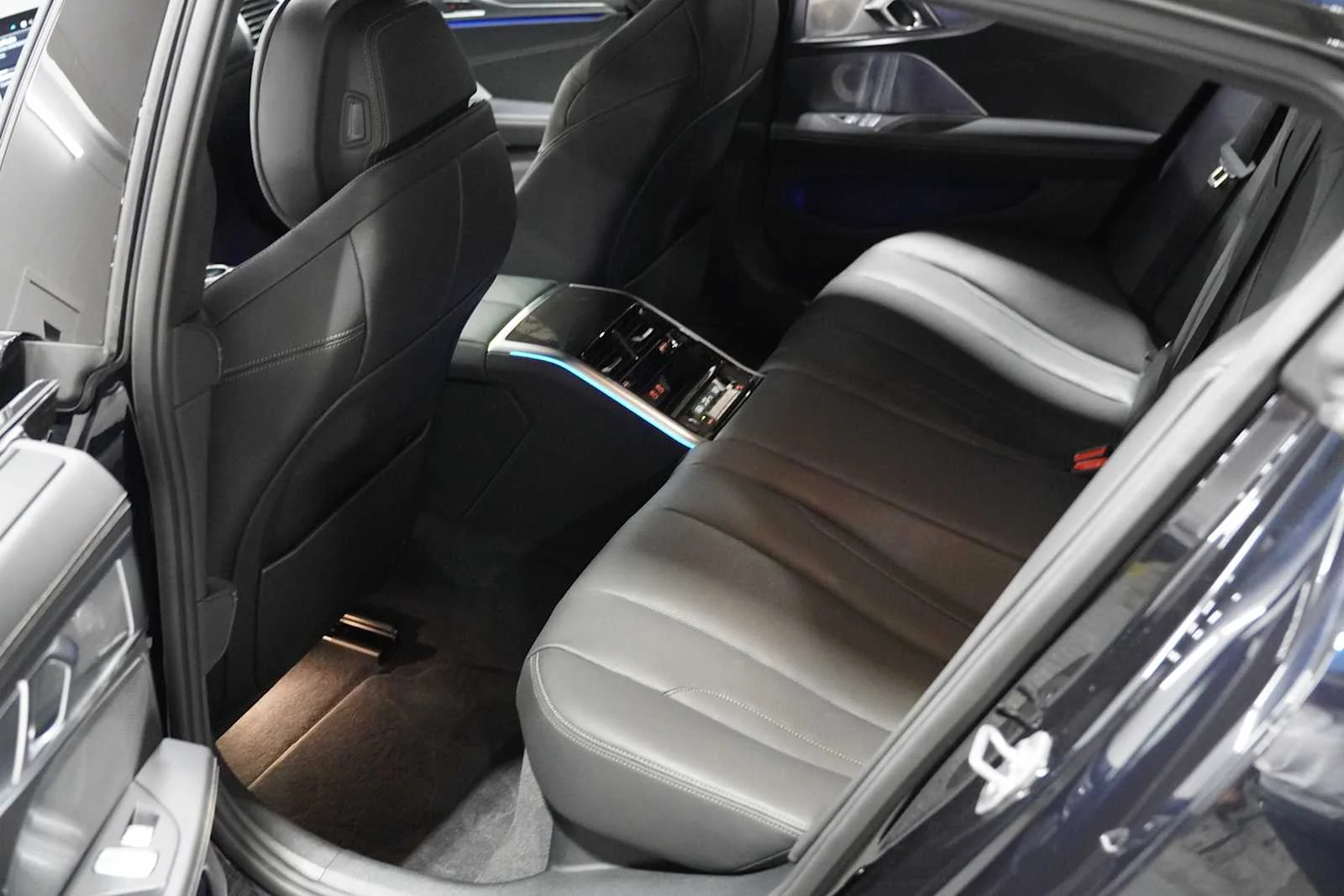 Used 2026 Carbon Black Metallic BMW M850i image 23