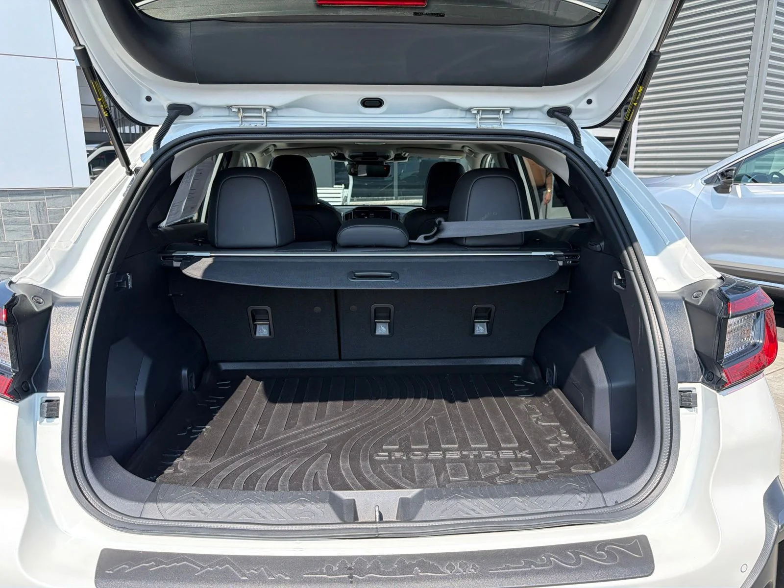 Used 2025 Crystal White Pearl Subaru Limited image 9