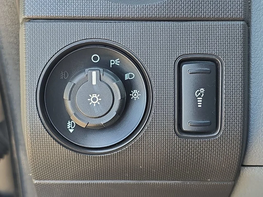 Used 2016 Gray Ford XLT image 18