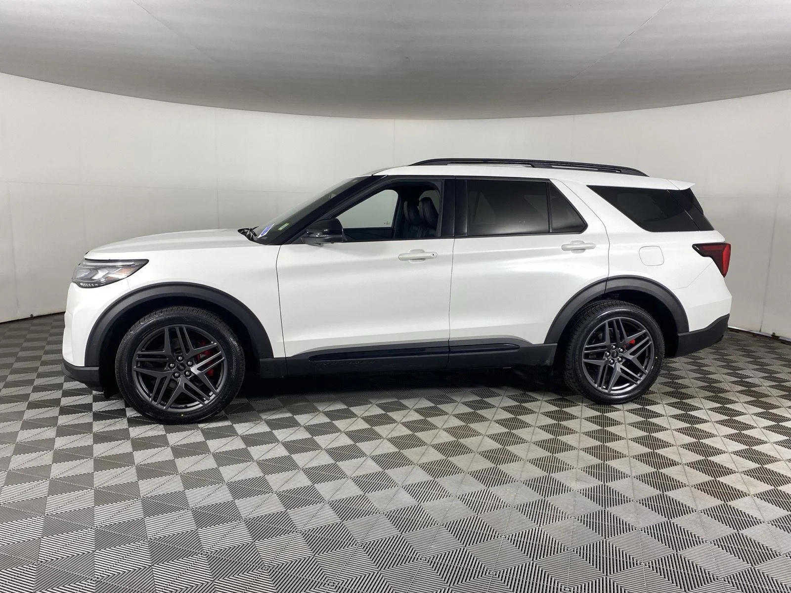Used 2025 Star White Metallic Tri-Coat Ford ST image 7