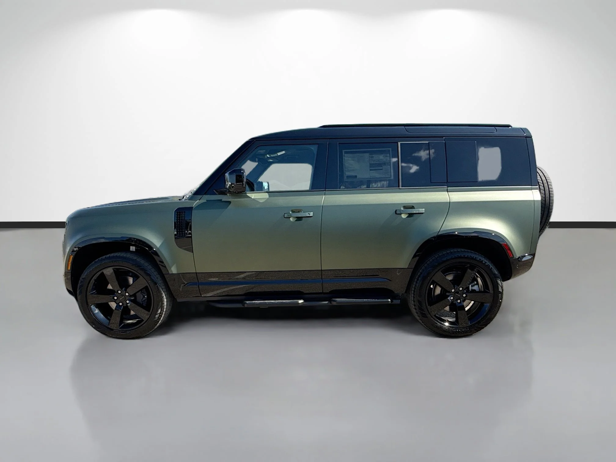 New 2026 Woolstone Green Metallic Land Rover X-Dynamic SE image 2