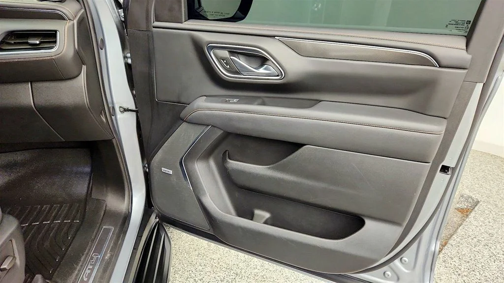 Used 2024 Sterling Metallic GMC 4WD 4dr AT4 image 28