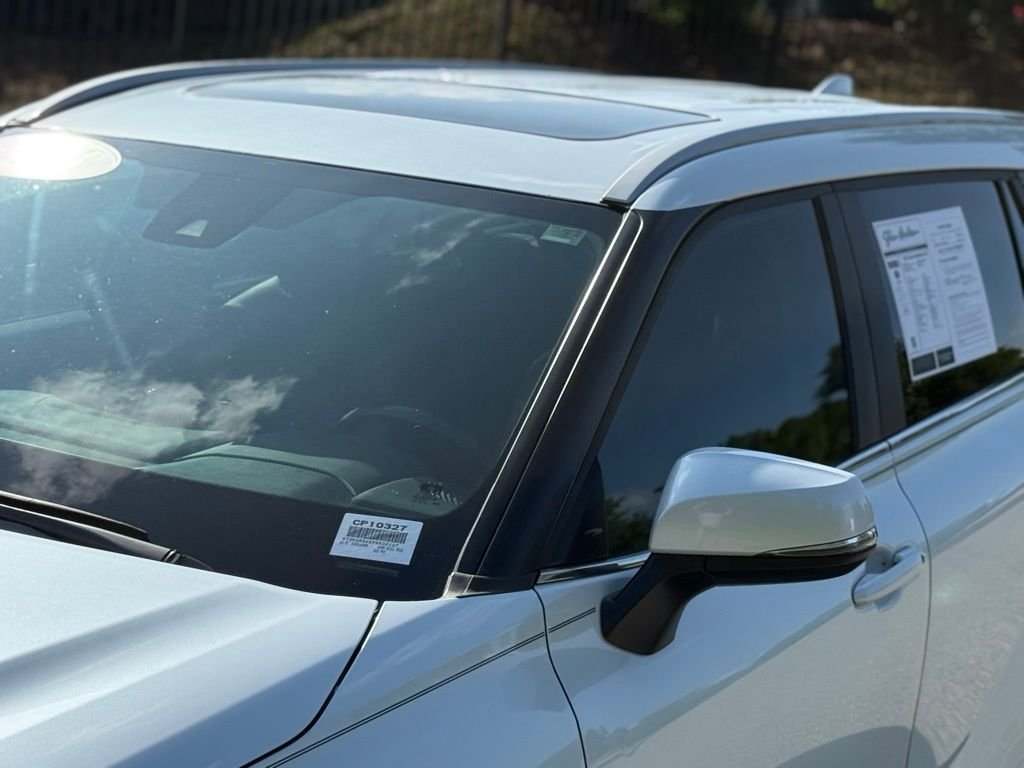 Used 2023 Beige Toyota XLE image 8