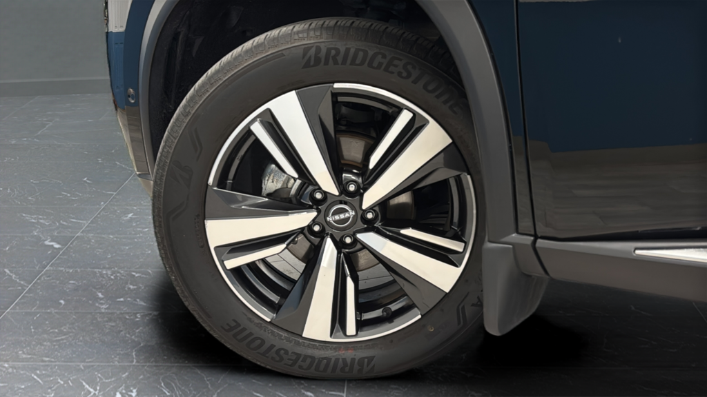 Used 2023 Super Black Nissan Platinum image 36