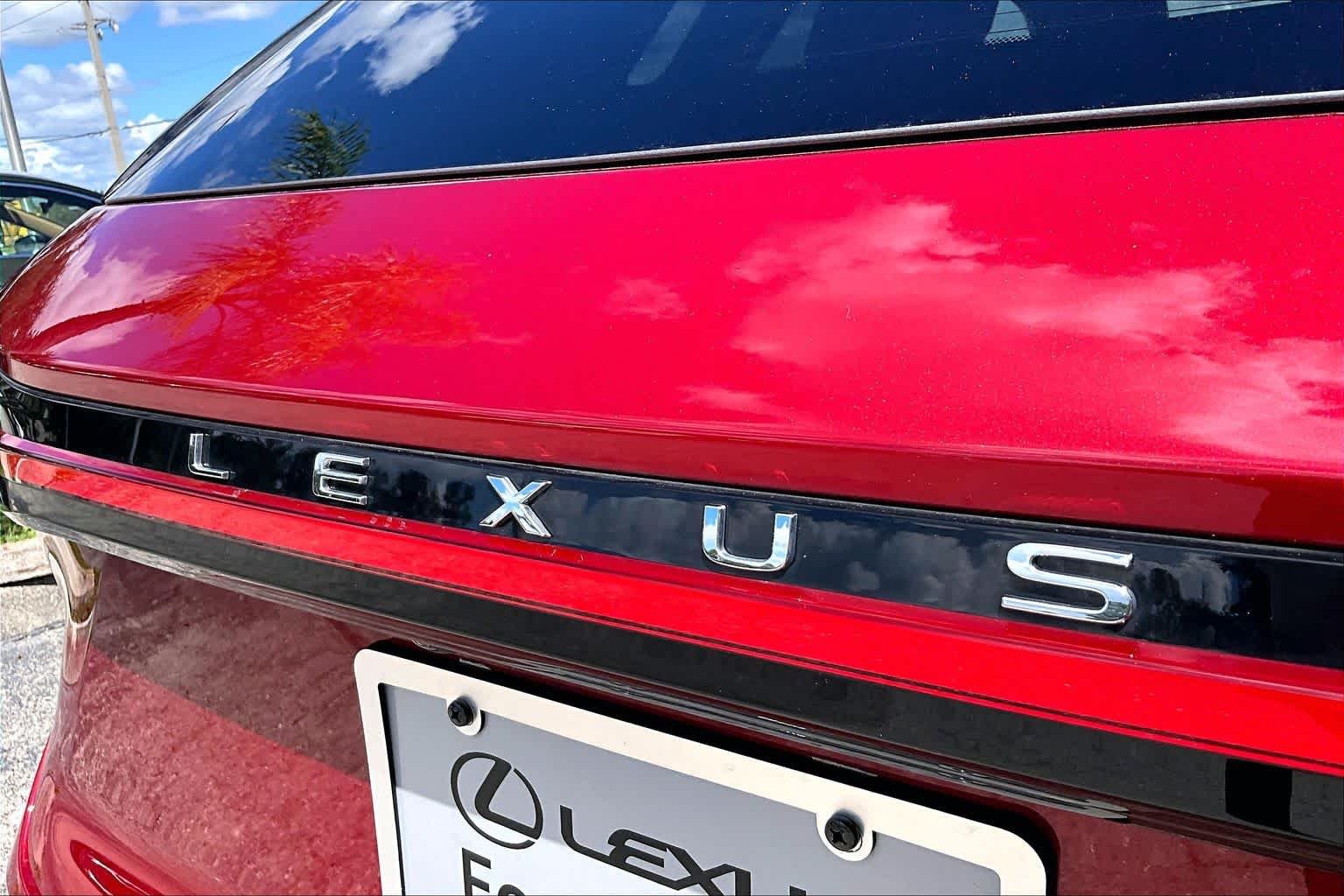Used 2025 Matador Red Mica Lexus  image 31