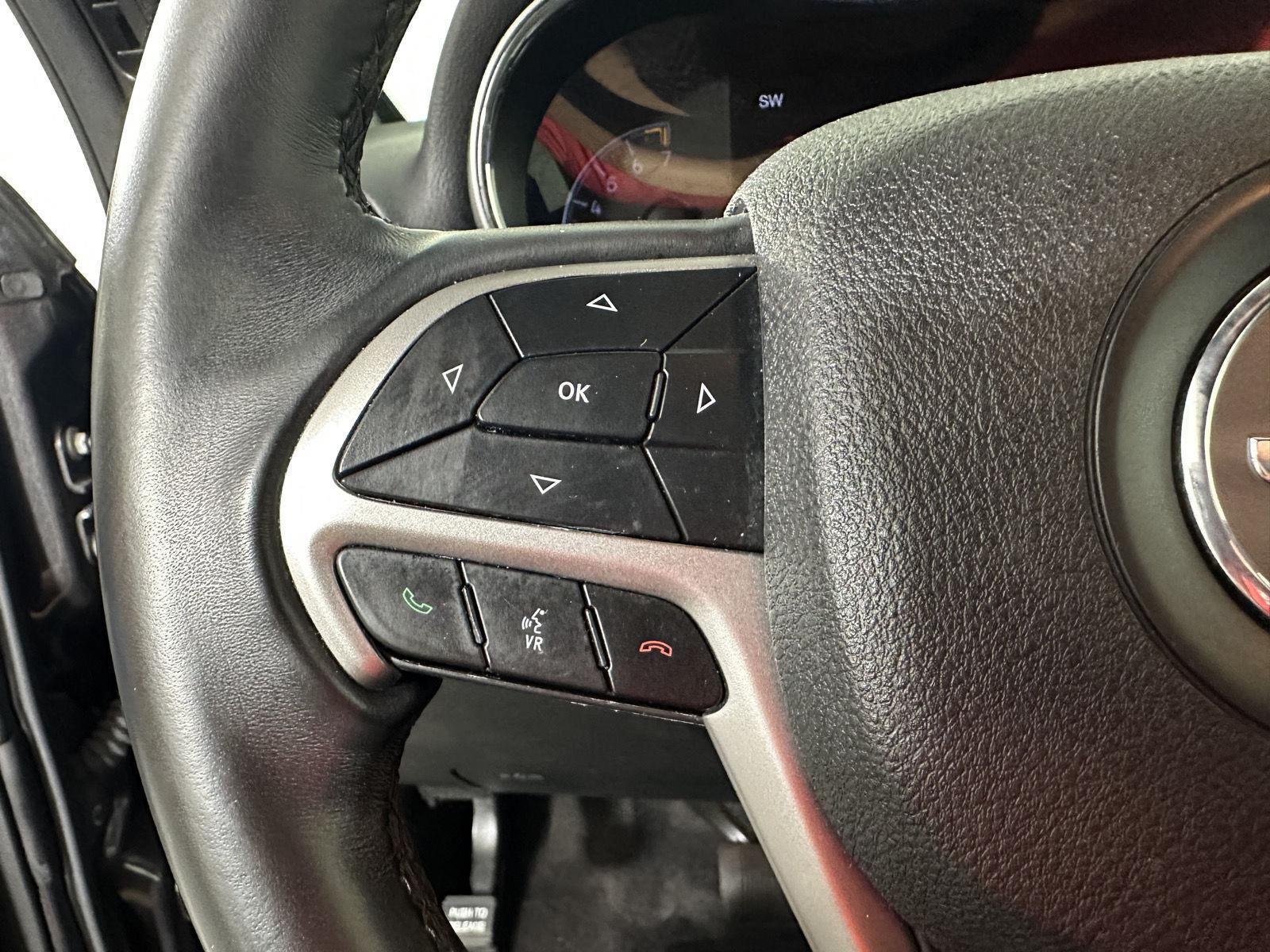 Used 2018 Granite Crystal Metallic Clearcoat Jeep Laredo E image 32
