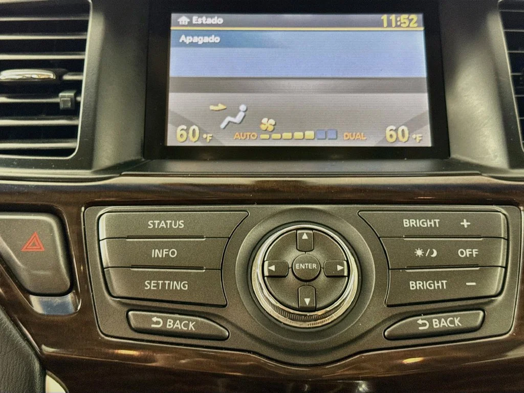 Used 2013 Dark Slate Nissan SL image 18