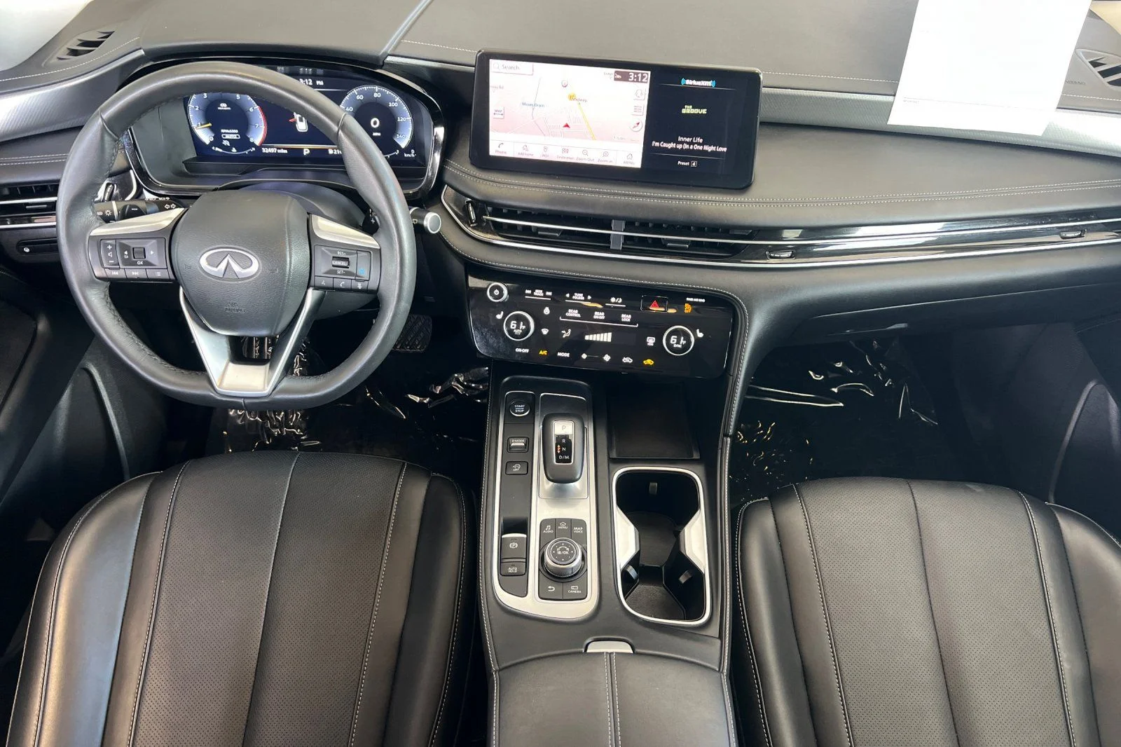 Used 2025 Gray INFINITI LUXE image 10