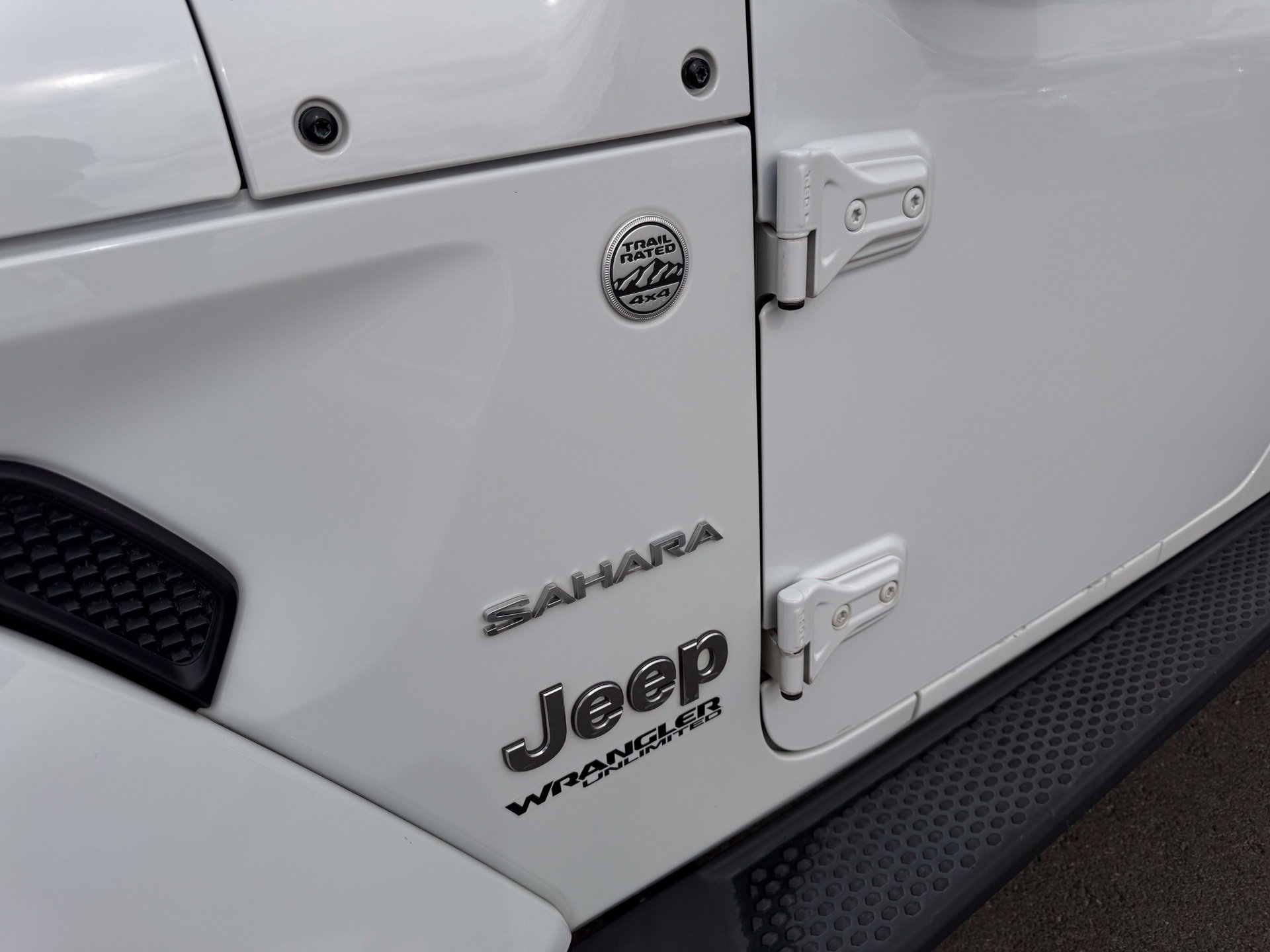 Used 2020 White Jeep Unlimited Sahara image 15