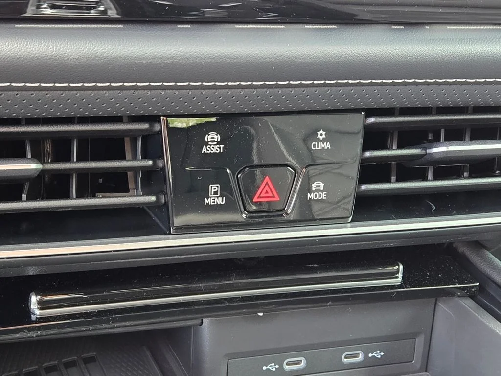 2025 Volkswagen Atlas Cross Sport SE w/Tech - Photo 13
