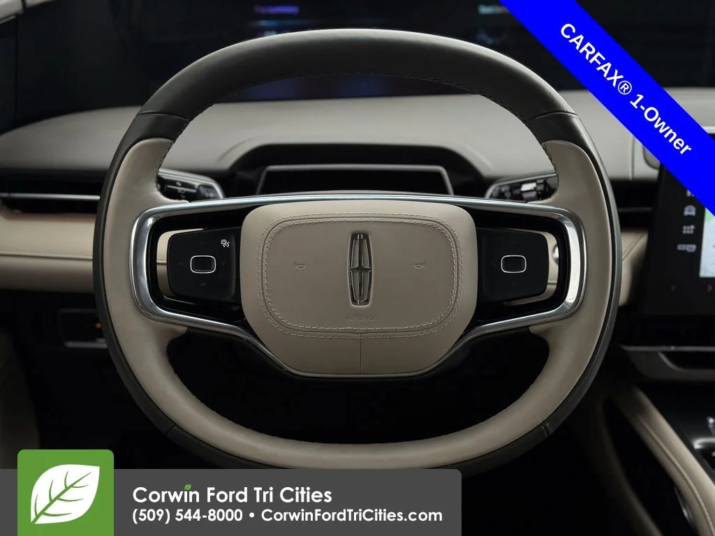 Used 2024 White Platinum Tri-Coat Metallic Lincoln Reserve image 19