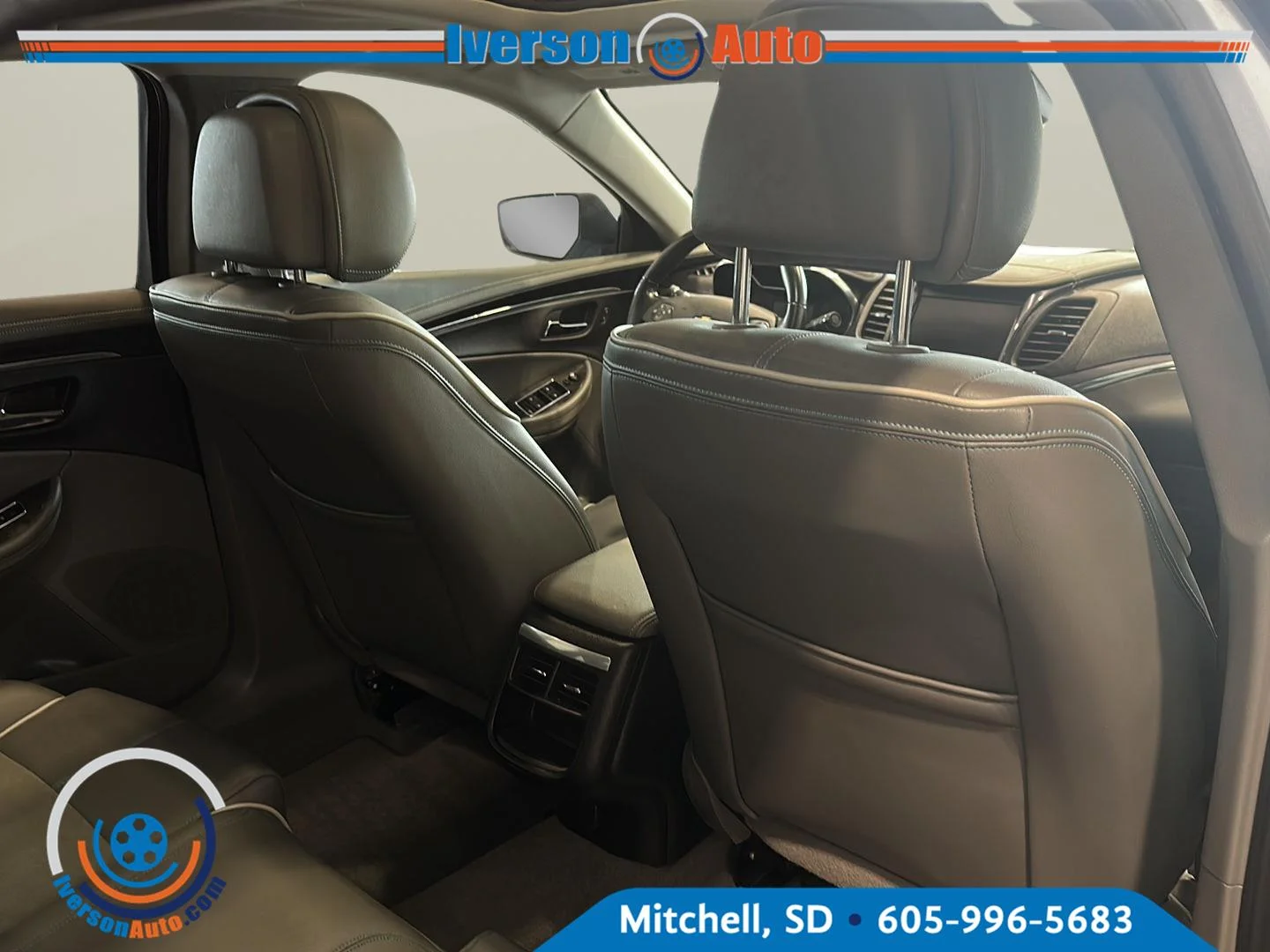 Used 2014 Silver Topaz Metallic Chevrolet LT image 31