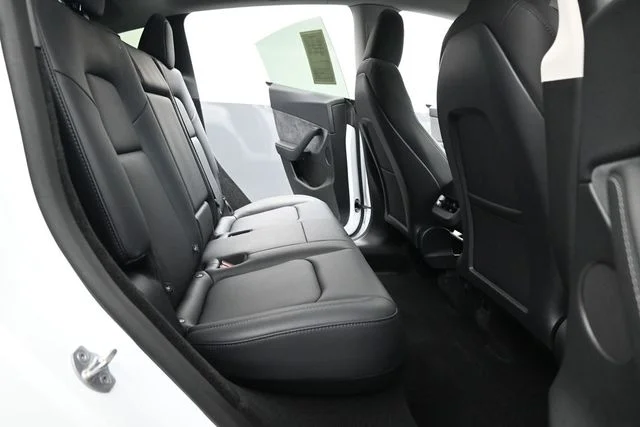 Used 2025  Tesla Long Range image 18