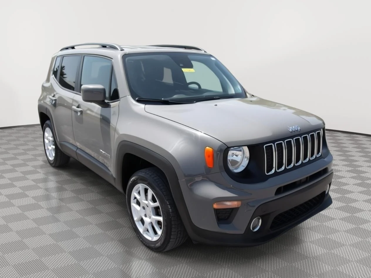 Used 2021 Graphite Gray Jeep Latitude image 3
