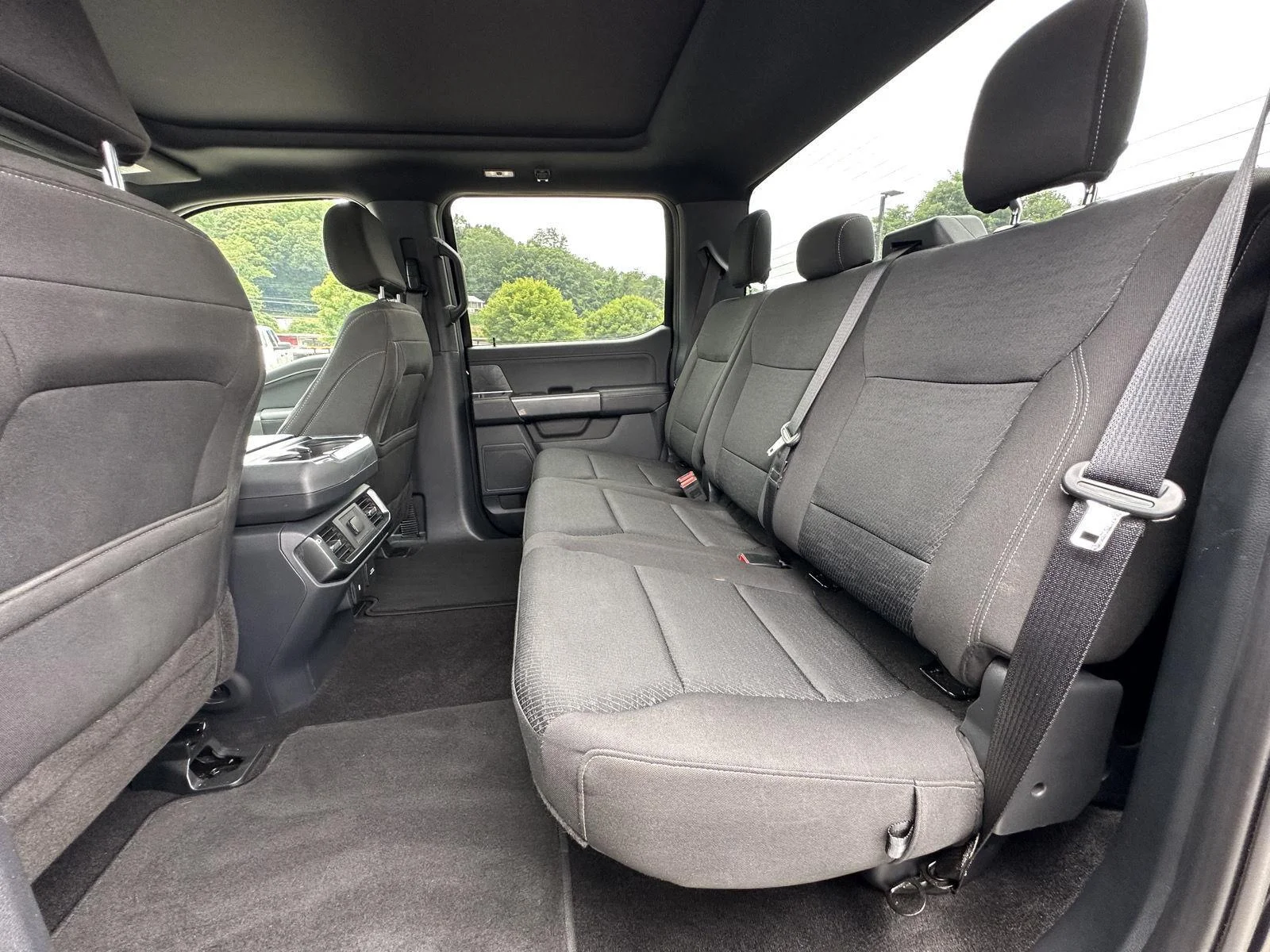 Used 2022 Agate Black Metallic Ford XLT image 11