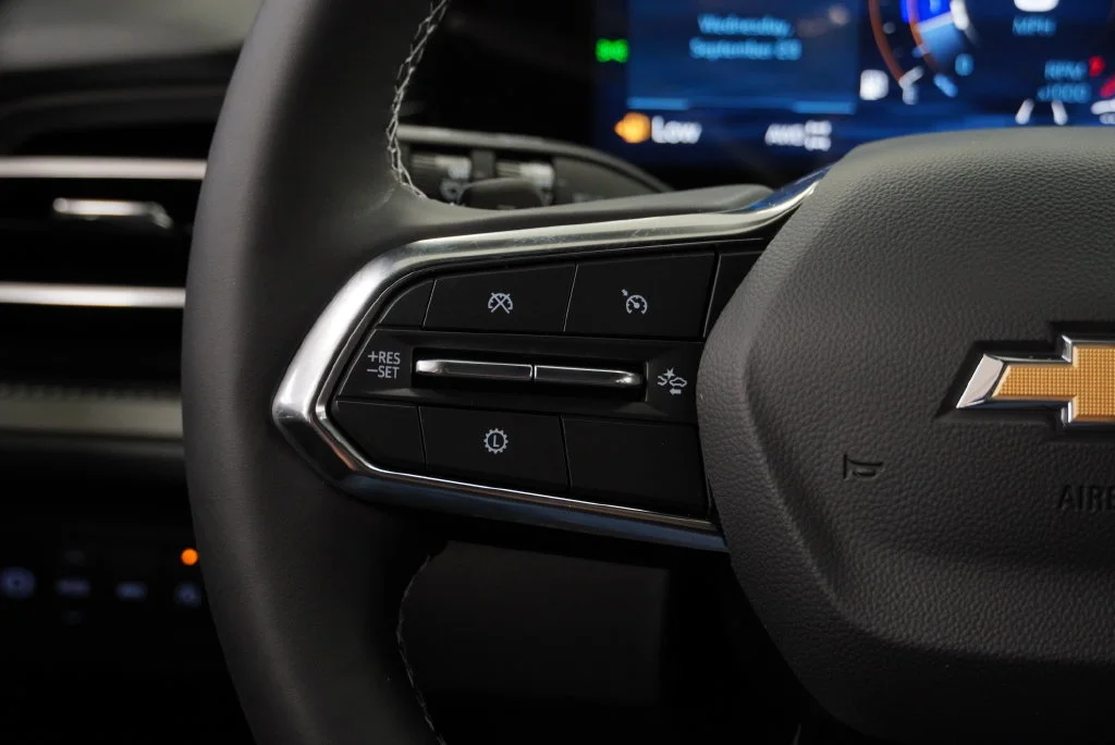New 2027 Sterling Gray Metallic Chevrolet LT image 19