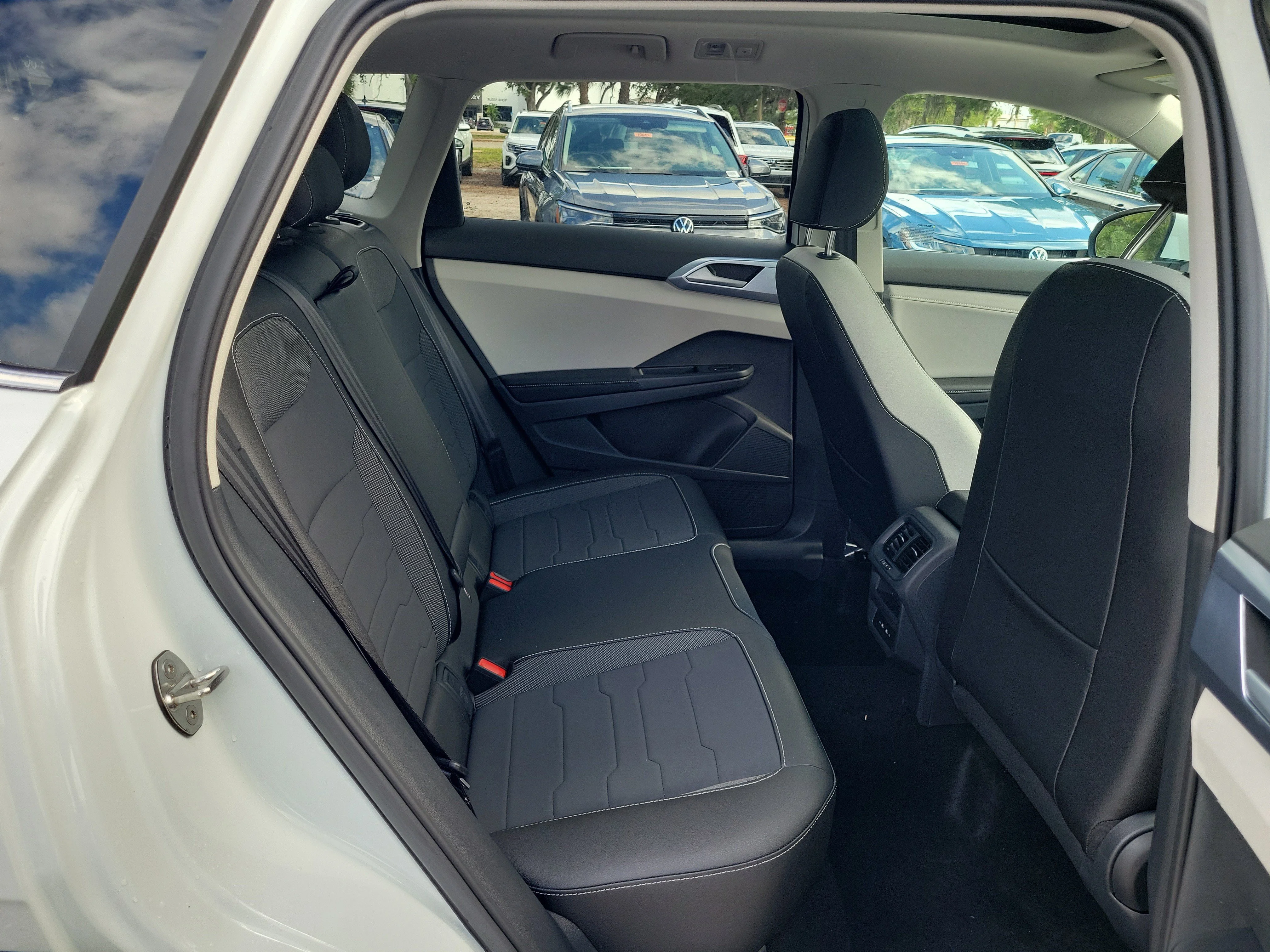 New 2026 White Volkswagen 1.5T SE image 9