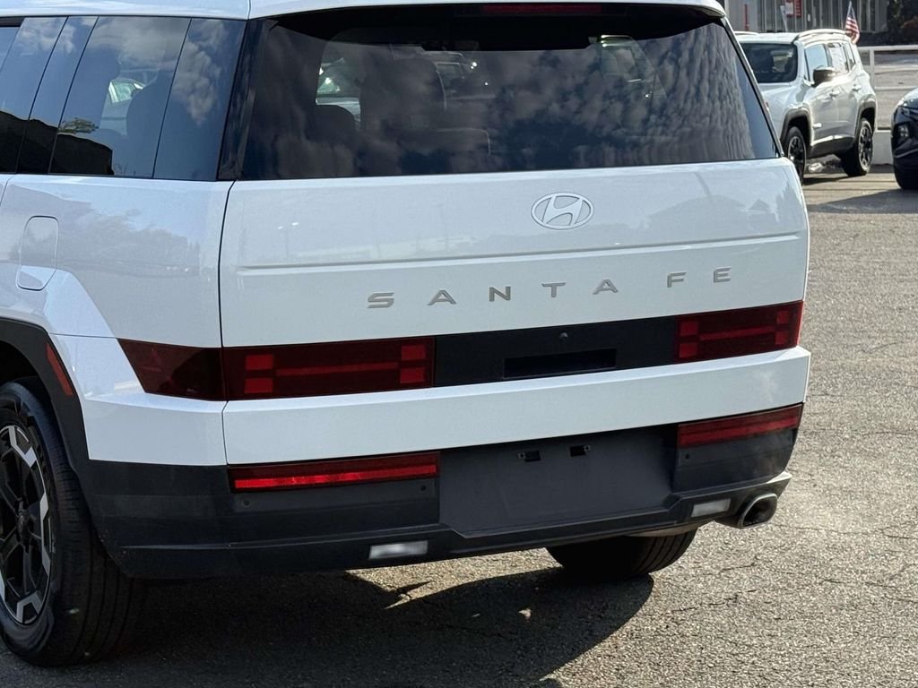 Used 2025 White Hyundai SEL image 10